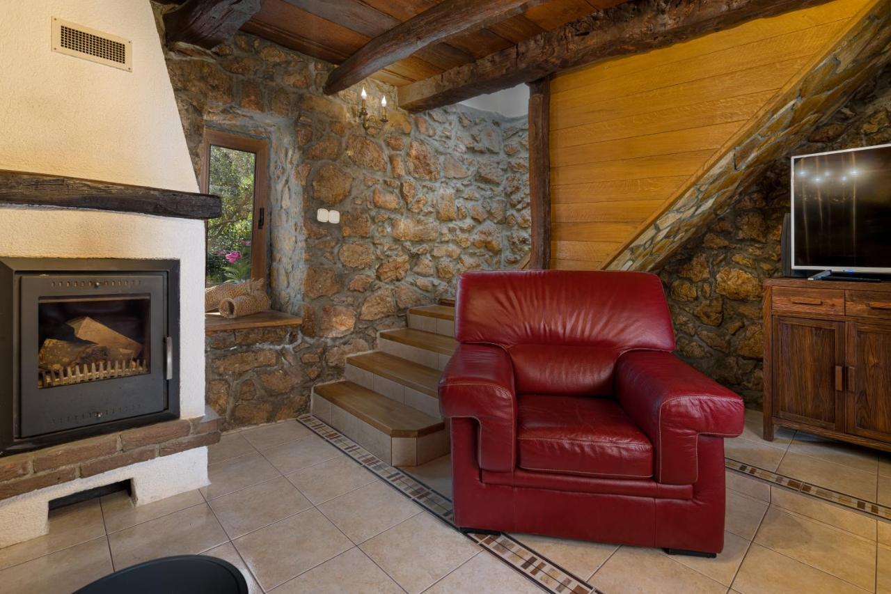 Stone Lady Holiday Home With Pool&Hot Tub,Sauna,Bbq,Garden Rasopasno Экстерьер фото