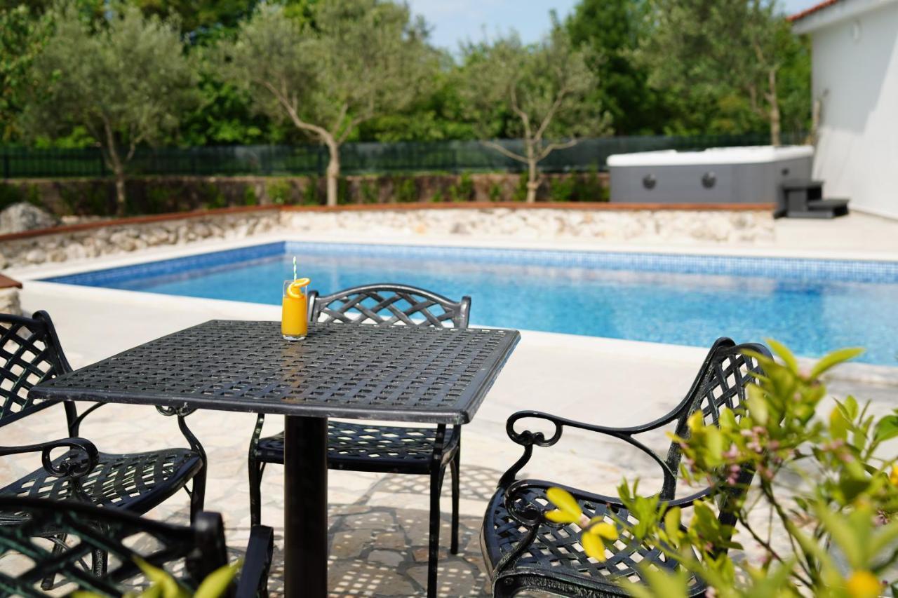 Stone Lady Holiday Home With Pool&Hot Tub,Sauna,Bbq,Garden Rasopasno Экстерьер фото