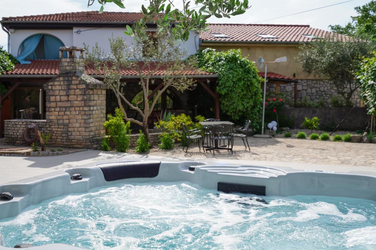 Stone Lady Holiday Home With Pool&Hot Tub,Sauna,Bbq,Garden Rasopasno Экстерьер фото